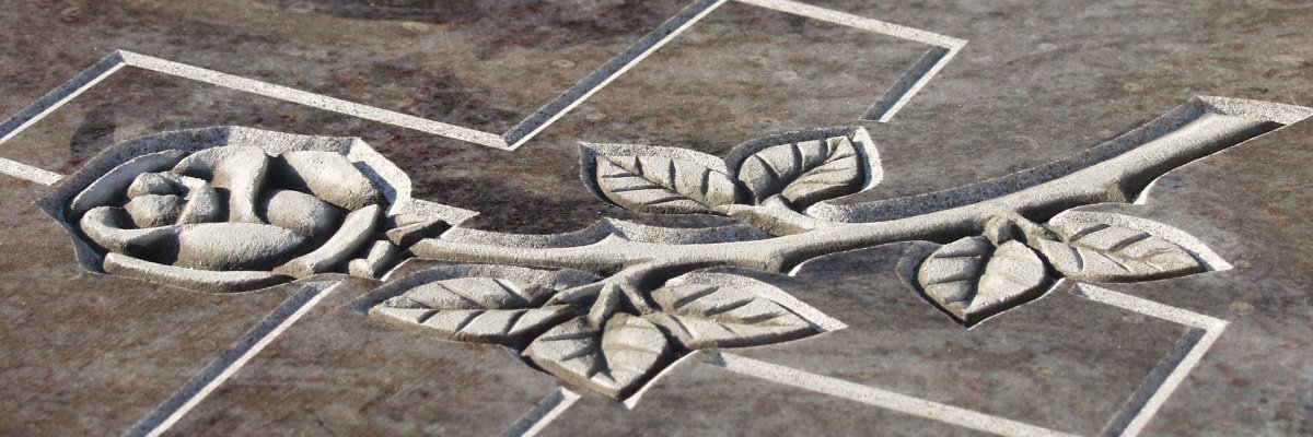 Grabplatte mit Kreuz