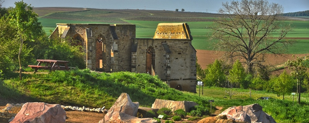Beller Kirche im Frühling