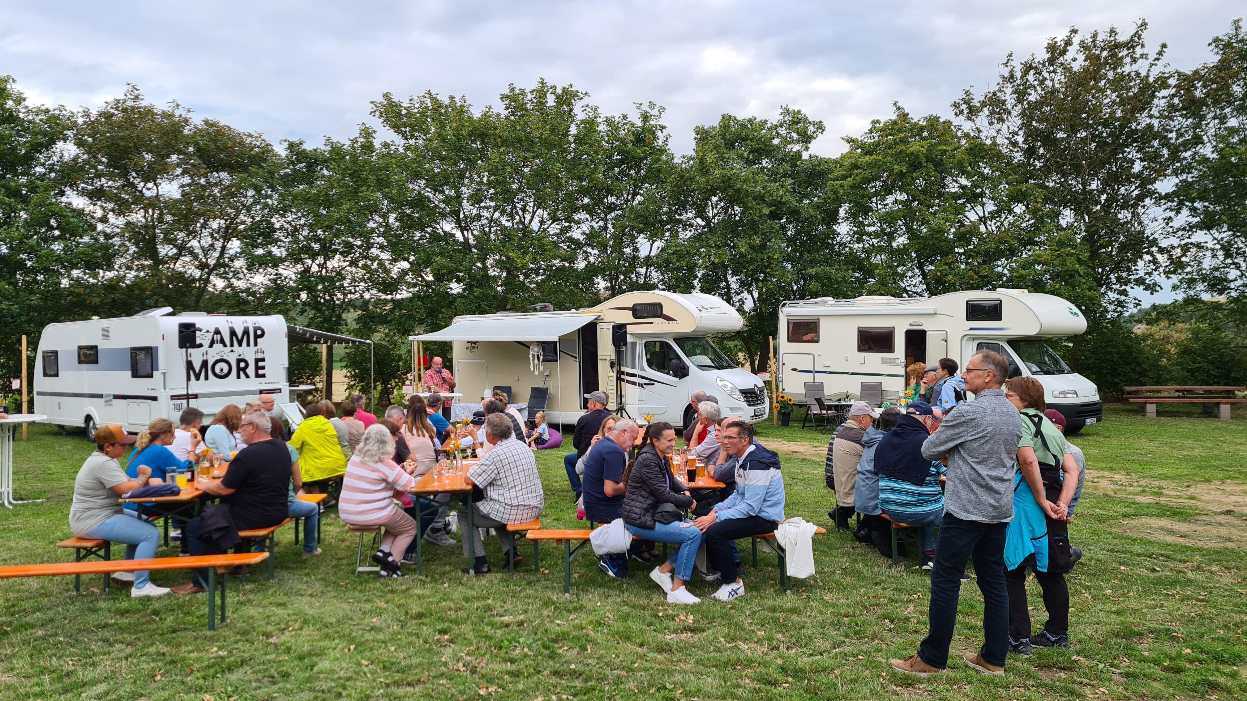 Ein Blick auf den Wohnmobilstellplatz „Wingertsknorze“