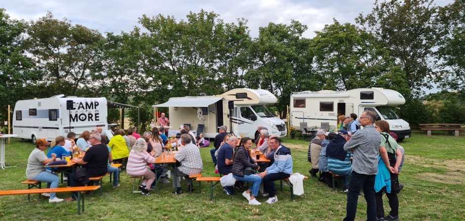 Ein Blick auf den Wohnmobilstellplatz „Wingertsknorze“