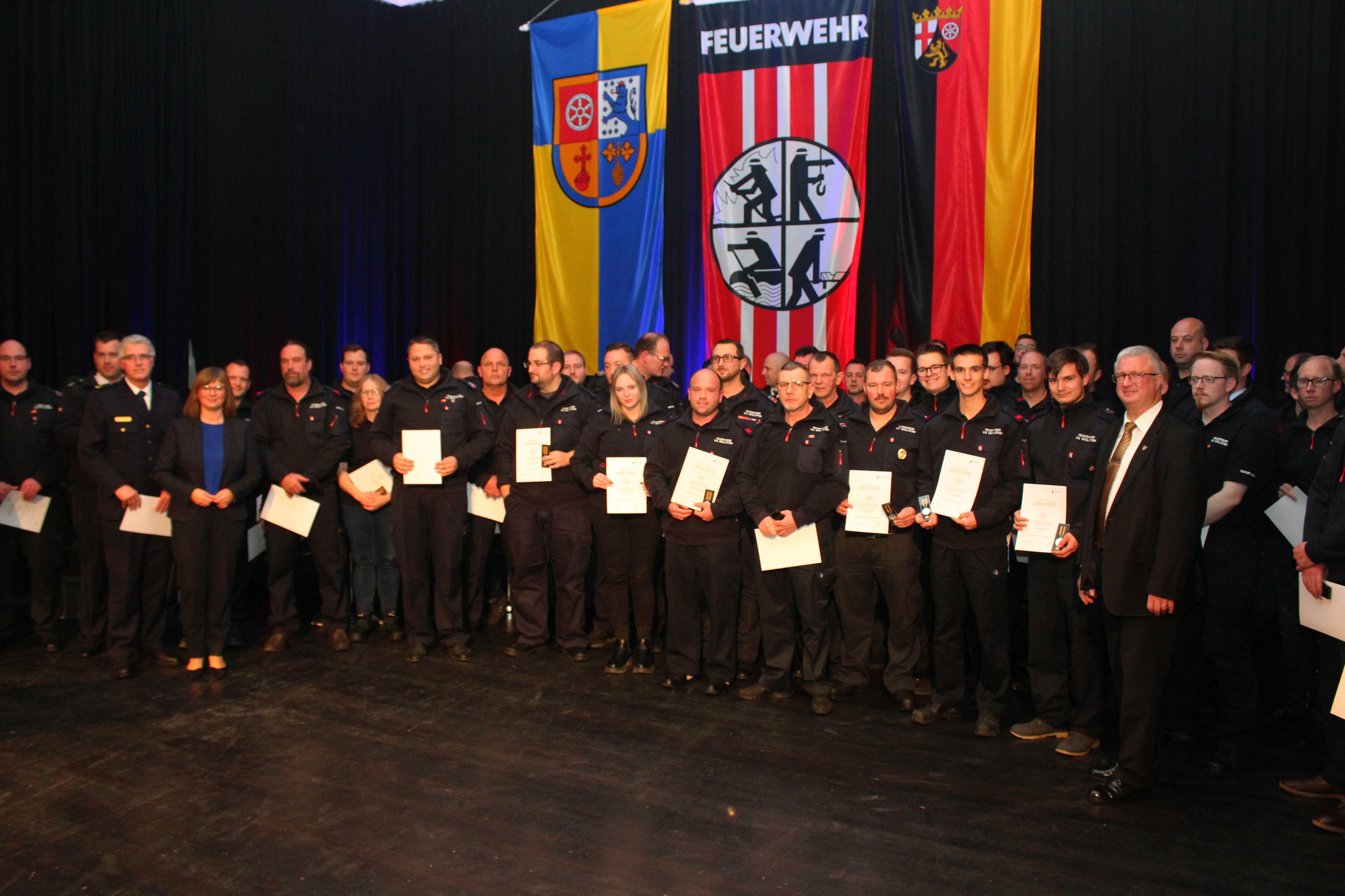 Fluthelfer bei der Ehrung am Feuerwehrehrentag