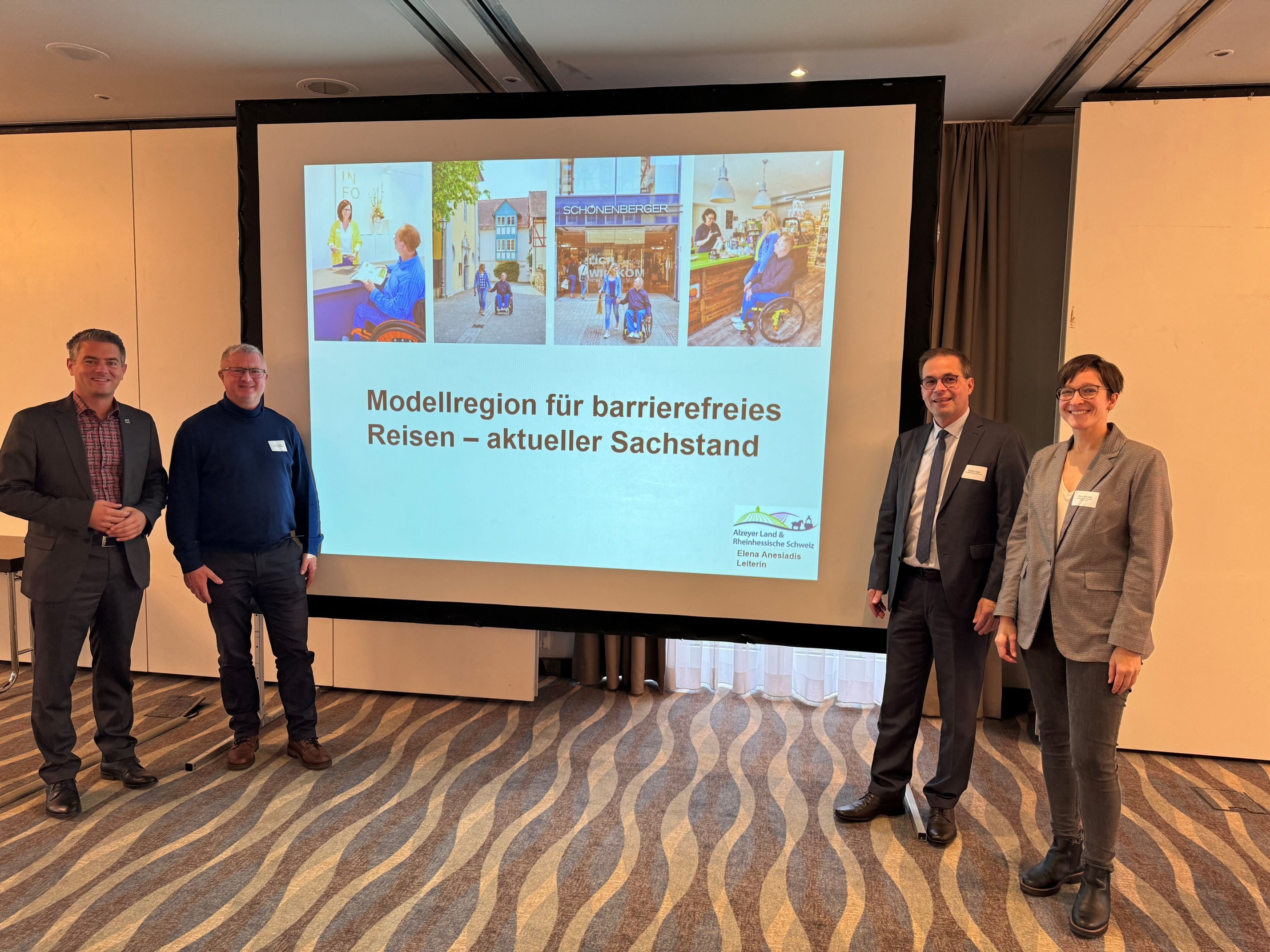 Die Bürgermeister S. Jung, G. Rocker und S. Unger mit E. Anesiadis (Leitung Tourist Information)