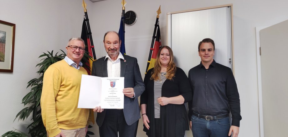 Bürgermeister Rocker, Roland Straub, Nina Molitor und Philipp Jung 