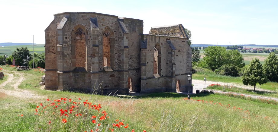 Beller Kirche im Sommer