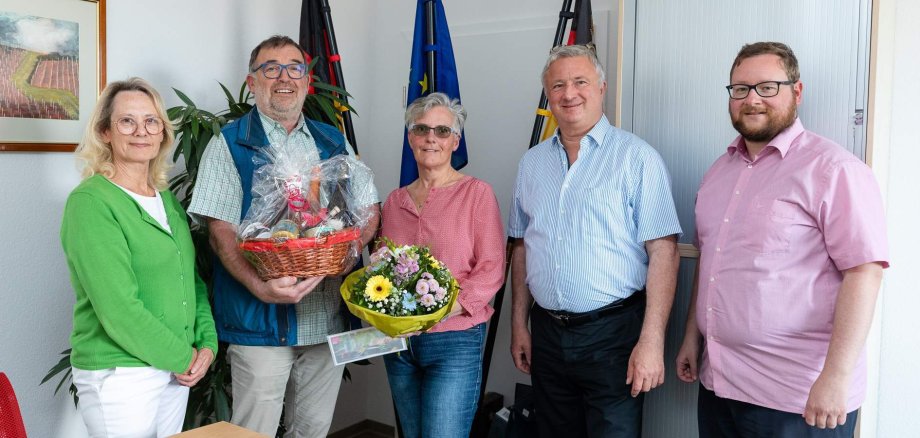 v.L. S. Groß (Standesamt), G. Remmet, A. Korndörfer, Bürgermeister G. Rocker, A. Greif (FB-Leitung)