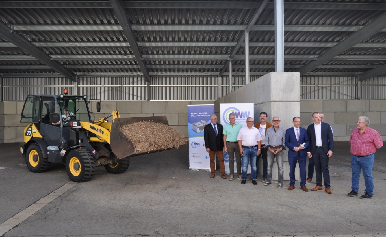 Bild Bürgermeister, Beigeordnete und Vorstand der AWW in neuer Halle