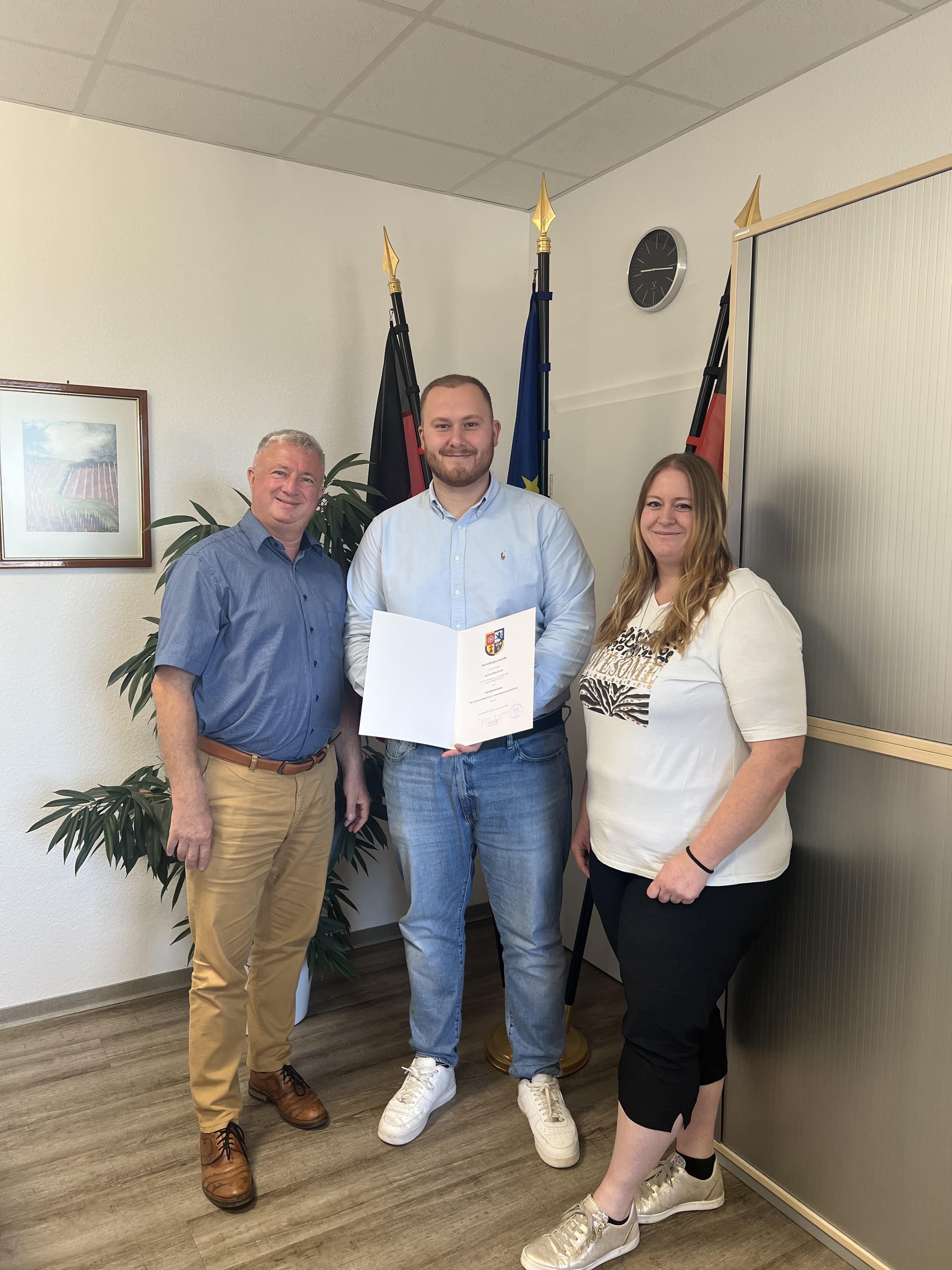 Bild Übergabe Urkunde