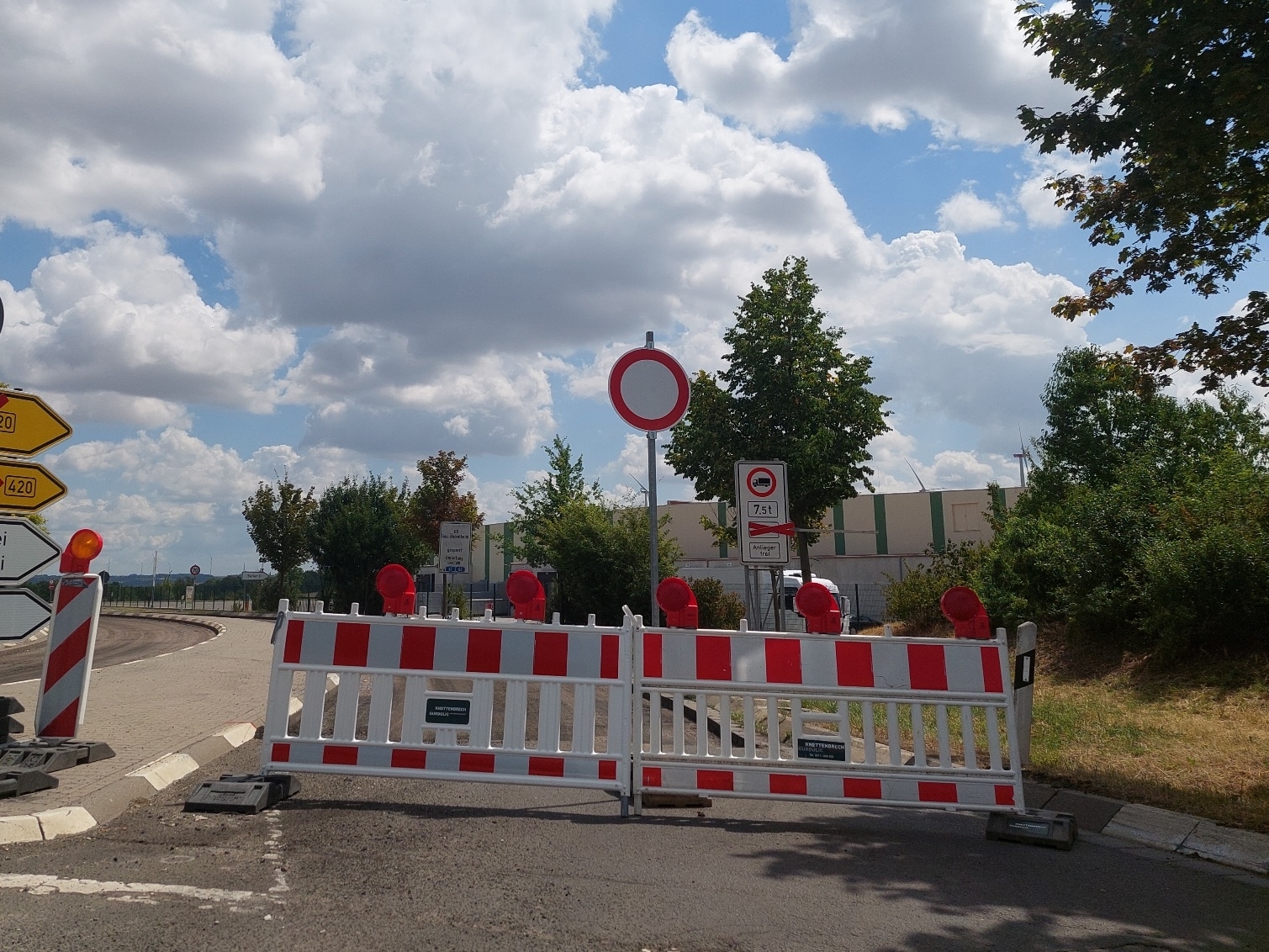 Sperrung Gau-Bickelheim