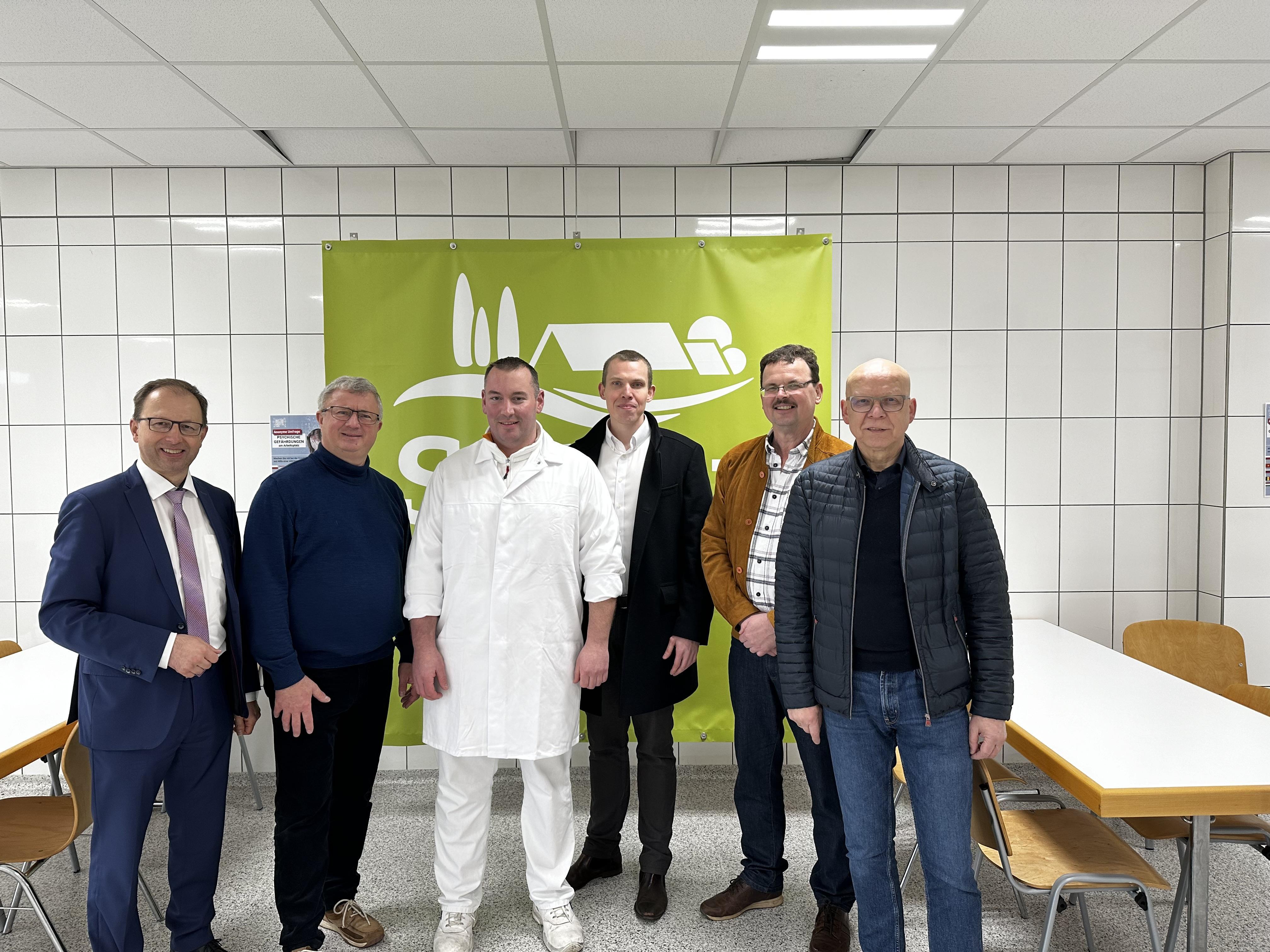 v.l.n.r.: Bürgermeister Markus Conrad, Bürgermeister Gerd Rocker, Geschäftsführer René Eckart, Vorstand Dennis Sartorius, Ortsbürgermeister Jürgen Vollmer, Vorstand Rudolf Hasselberg