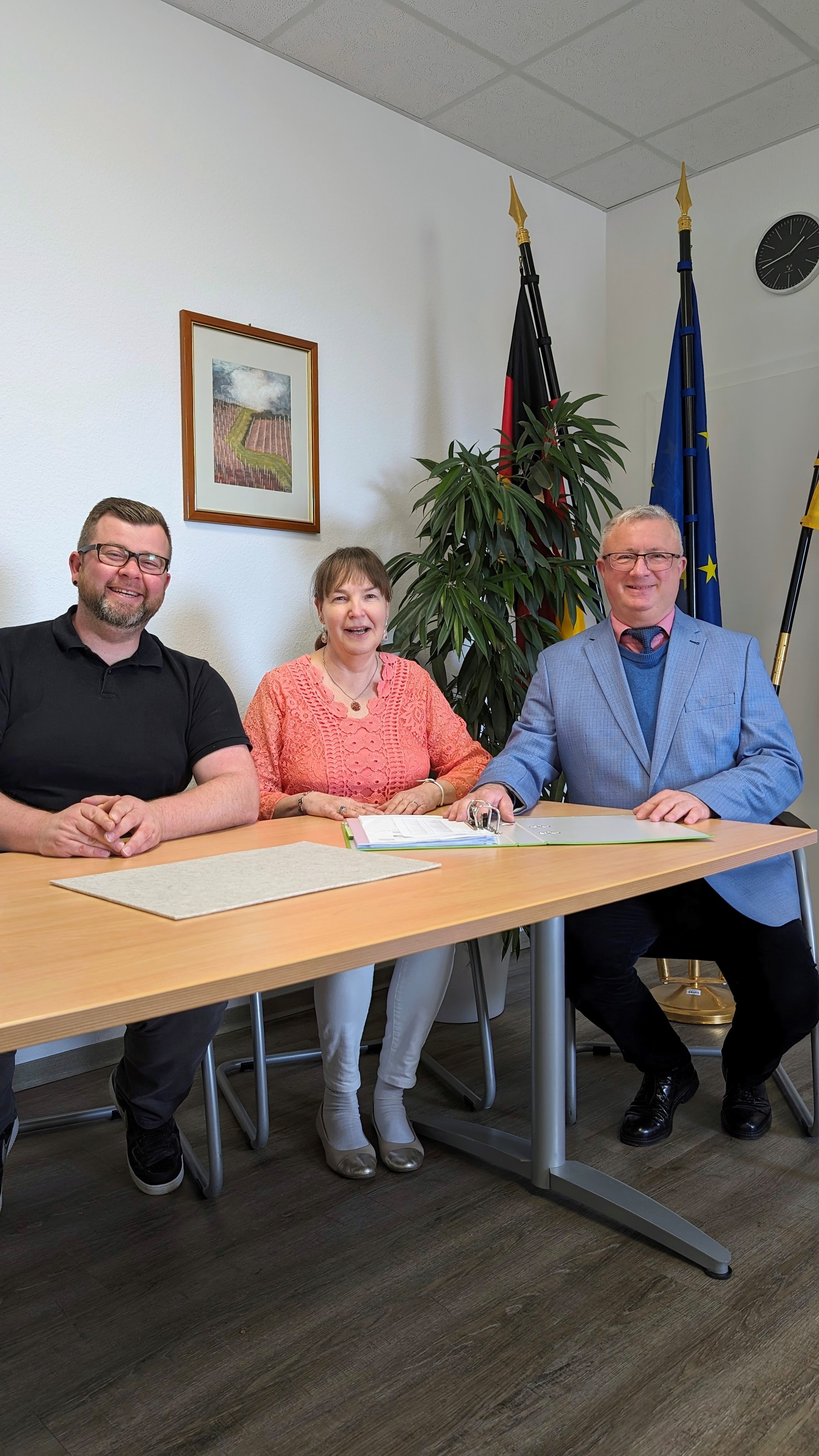 v.L. Steffen Höhne, Ursula Korf und Bürgermeister Gerd Rocker