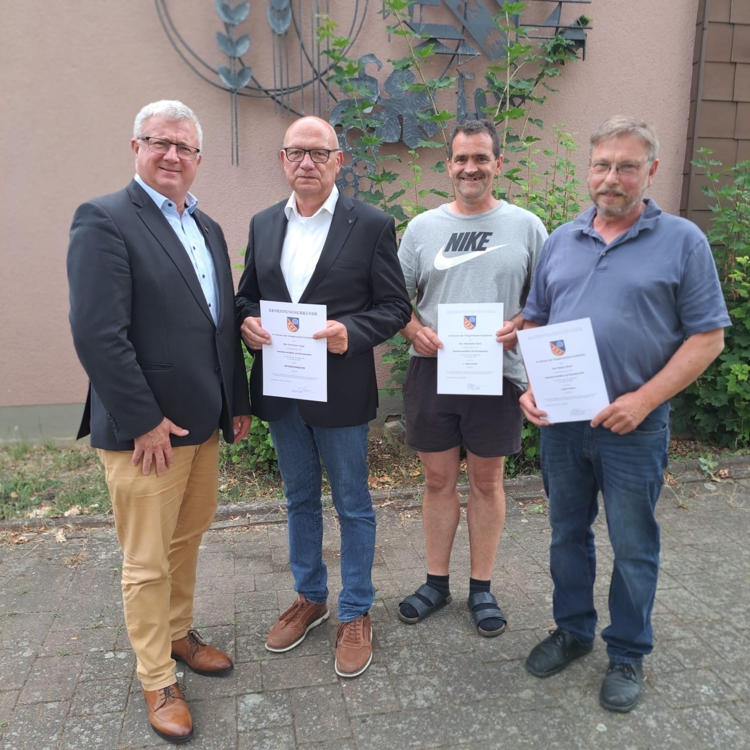 v.L. Bürgermeister G. Rocker, Ortsbürgermeister H. Vogel, Beigeordnete A. Stosic und R. Mann