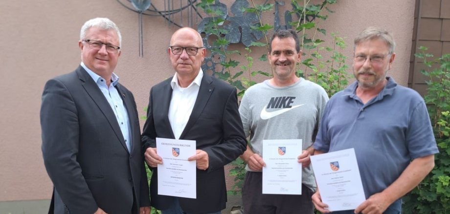 v.L. Bürgermeister G. Rocker, Ortsbürgermeister H. Vogel, Beigeordnete A. Stosic und R. Mann