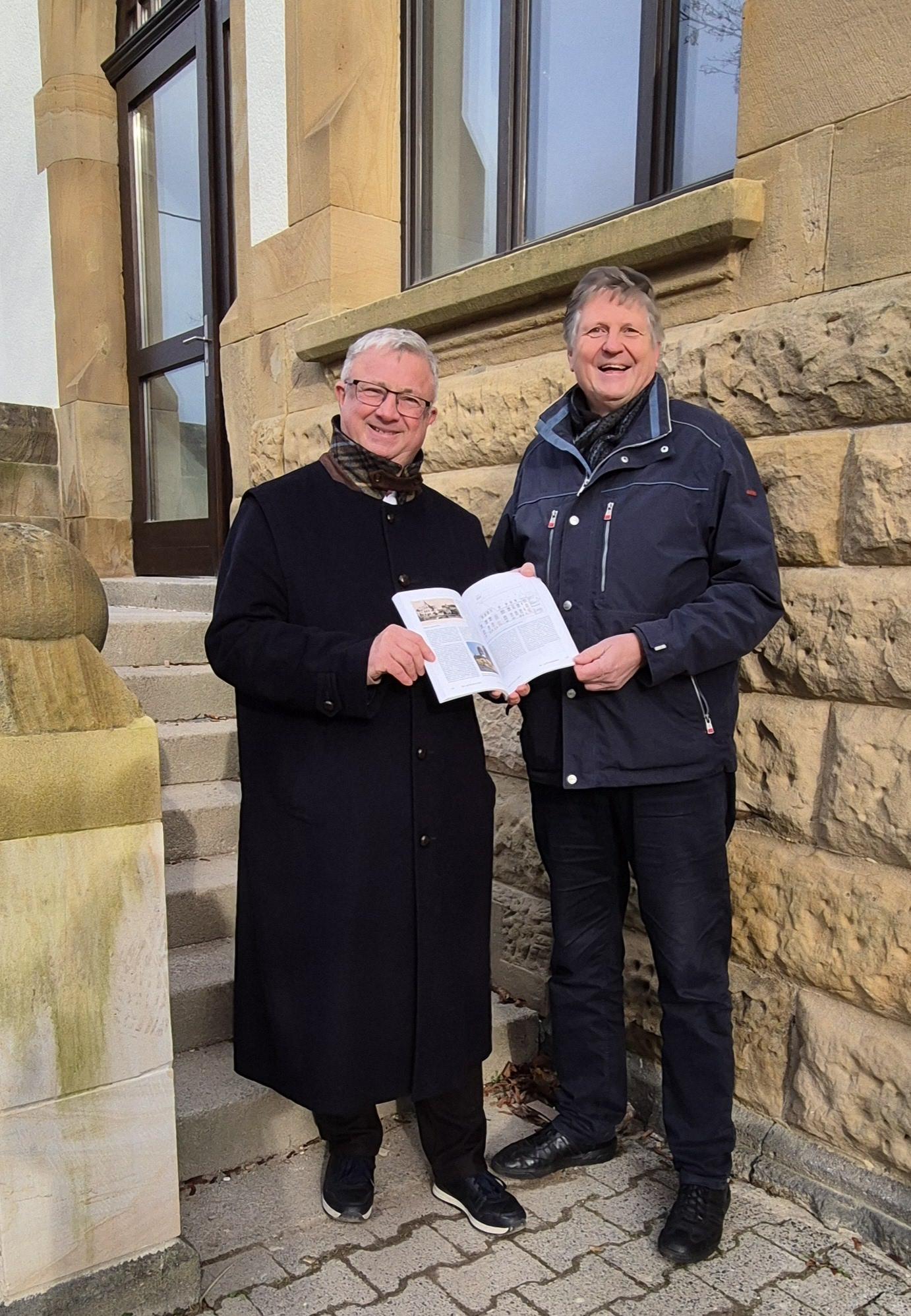 Bürgermeister Gerd Rocker mit Gerhard Hoffmann