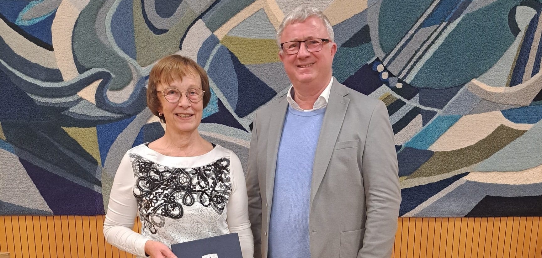 Lucia Müller und Bürgermeister Gerd Rocker