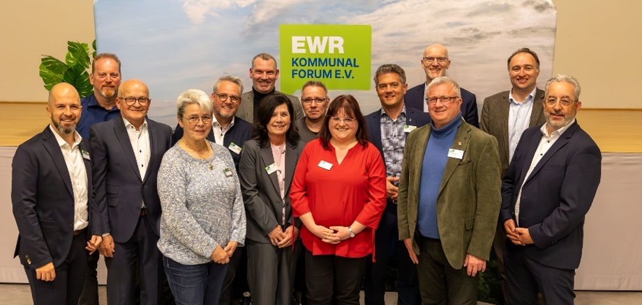 (v.l.n.r. Leon Giegerich, Thorsten von Zabiensky, Werner Kalbfuß, Ute Fillinger, Stefan Becker, Joachim Mayer, Ute Balz, Sascha Leonhardt, Melanie Schindel, Steffen Jung, Dieter Lagois, Gerd Rocker, Dr. Felix Rolli, Stephan Wilhelm)