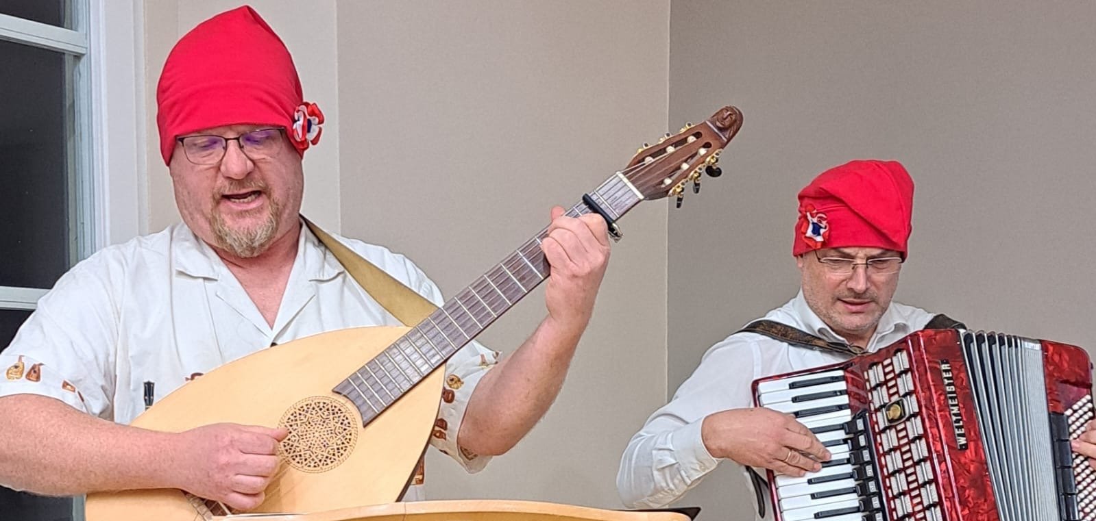 Die Liedarchäologen bei der präsentation alter Lieder aus der Zeit