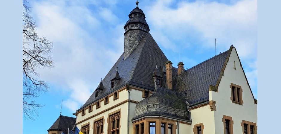 Verwaltungsgebäude - 1