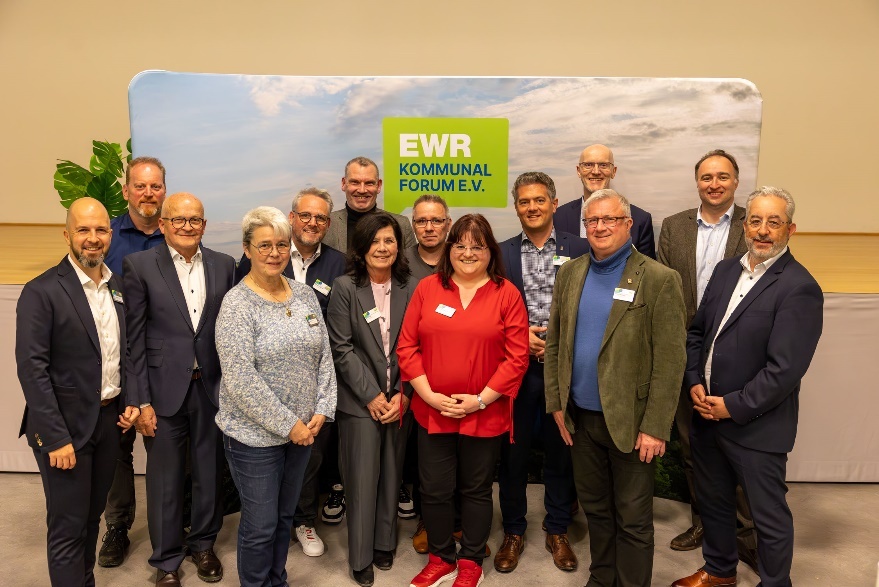 (v.l.n.r. Leon Giegerich, Thorsten von Zabiensky, Werner Kalbfuß, Ute Fillinger, Stefan Becker, Joachim Mayer, Ute Balz, Sascha Leonhardt, Melanie Schindel, Steffen Jung, Dieter Lagois, Gerd Rocker, Dr. Felix Rolli, Stephan Wilhelm)