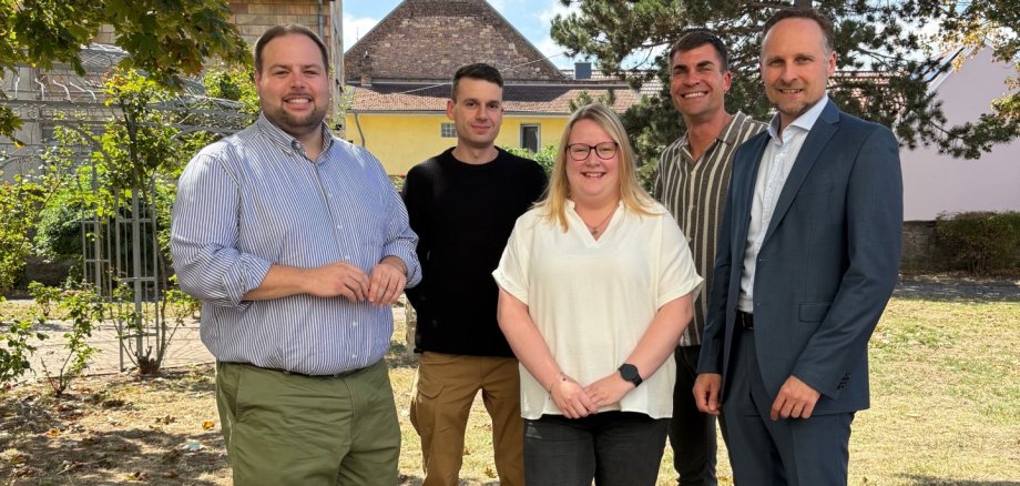 Bürgermeister Johannes Brüchert begrüßte die neuen Kolleginnen und Kollegen Christian Dorsheimer, Svenja Emrich, Christopher Louis und Dr. Matthias Meyer-Schwarzenberger. Bürgermeister Johannes Brüchert begrüßte die neuen Kolleginnen und Kollegen Christian Dorsheimer, Svenja Emrich, Christopher Louis und Dr. Matthias Meyer-Schwarzenberger.