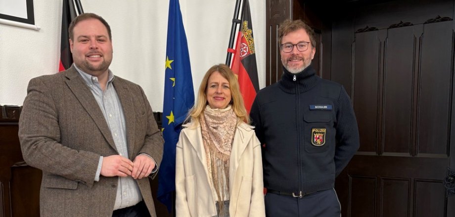 v.L. Bürgermeister J. Brüchert, Polizeidirektorin C. Koch, Polizeihauptkommissar C. Schuler v.L. Bürgermeister J. Brüchert, Polizeidirektorin C. Koch, Polizeihauptkommissar C. Schuler