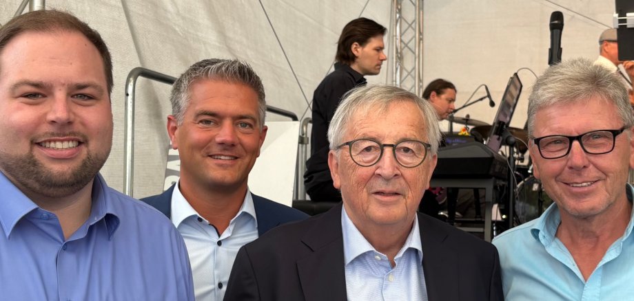v.L. Bürgermeister J. Brüchert, Bürgermeister S. Jung (Alzey), Jean-Claude Juncker, 1. Beigeordneter A. Schnabel