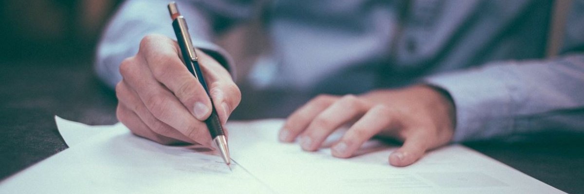 Bild Vertragsunterschrift
